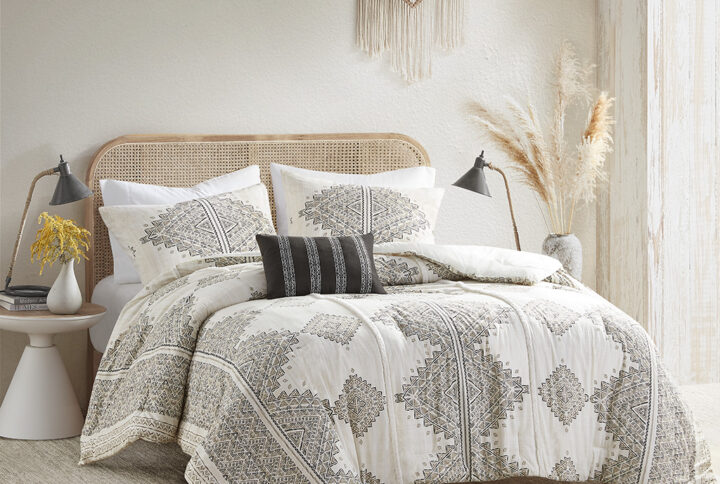 4 Piece Printed Comforter Set with Throw Pillow