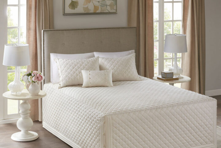 4 Piece Cotton Reversible Tailored Bedspread Set