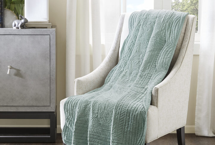 Oversized Quilted Throw with Scalloped Edges