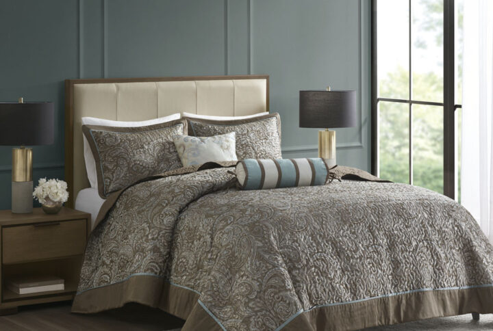 5 Piece Jacquard Bedspread Set with Throw Pillows