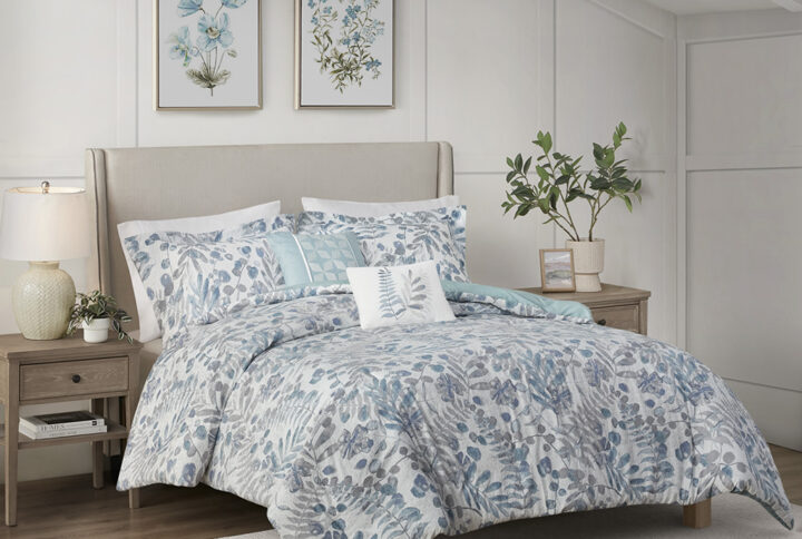 5 Piece Seersucker Comforter Set with Throw Pillows