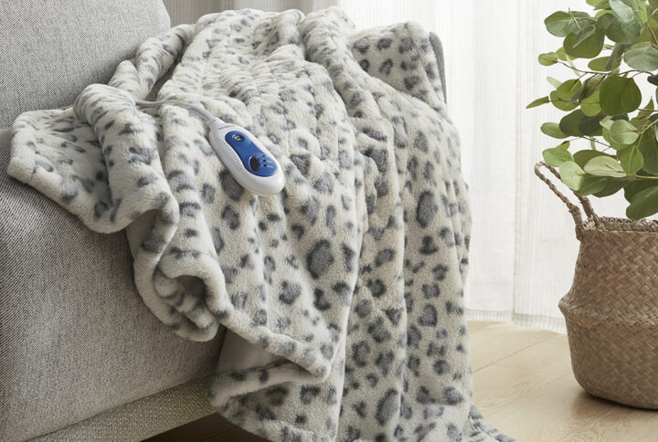 Oversized Faux Fur Heated Throw