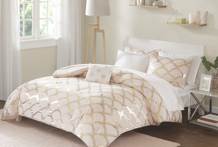 Metallic Comforter Set with Bed Sheets