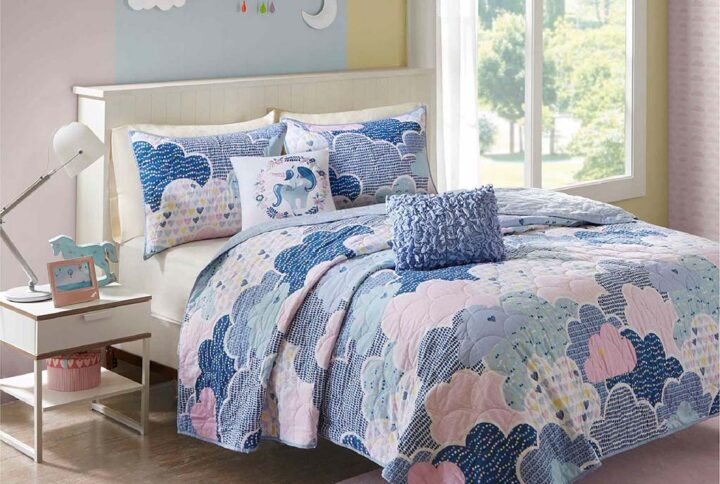 Reversible Cotton Quilt Set with Throw Pillows
