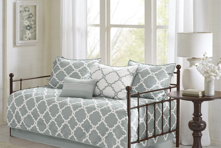 6 Piece Reversible Daybed Set