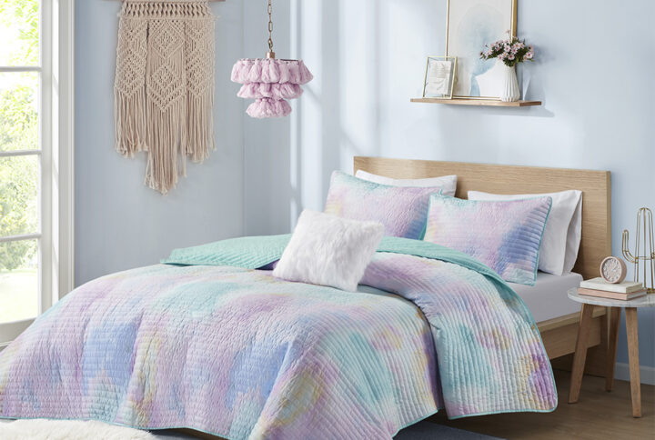 Watercolor Tie Dye Printed Quilt Set with Throw Pillow