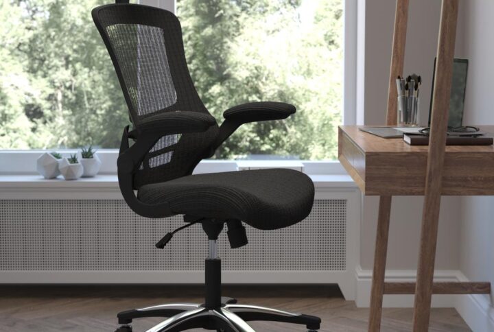 Let this comfortable desk chair with transparent skate style wheels lend a contemporary style to any space in your home or office. The thick-padded seat and ventilated mesh material allow air to circulate without restriction