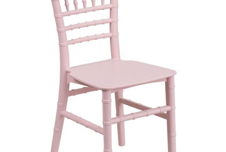 The elegantly designed Kids Pink Resin Chiavari Chair is a delightful option to make kids feel like VIPs at your special events. These mini versions will fit right in with the classic adult-sized chairs. With a frame made from ultra-strong resin