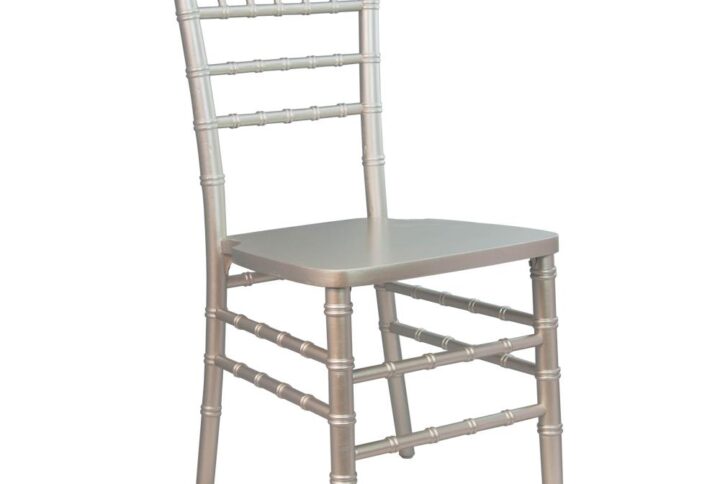 This Champagne Chiavari Chair is an ideal complement to an elegant banquet