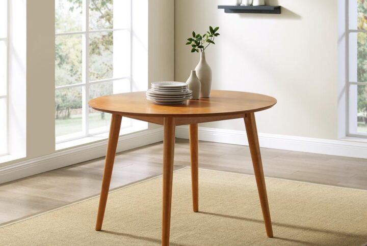 Make casual dining chic and cozy with the Landon Round Dining Table. Taking cues from mid-century modern design