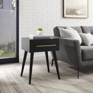 Add swagger to your living room with the stylish Everett End Table. Featuring a storage drawer and a spacious top