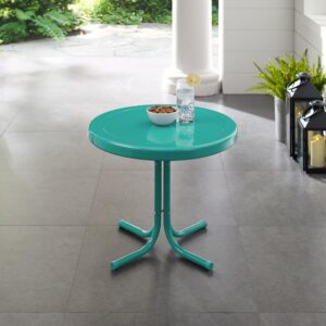 this side table can partner with a variety of outdoor seating. With a sturdy pedestal base