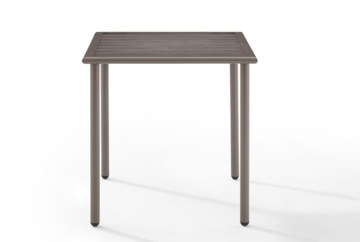 Add tablespace to your outdoor retreat with the Cali Bay Side Table. Featuring a sleek silhouette