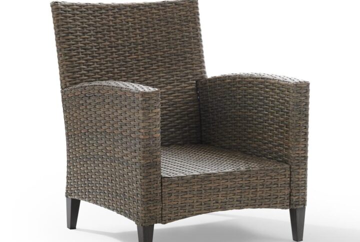 Lounge outdoors in classic style with the Rockport Arm Chair. With a high back and gently arched arms
