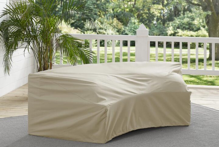 Give your Catalina sectional shelter with this custom-fitted protective outdoor cover. Sewn from heavy gauge