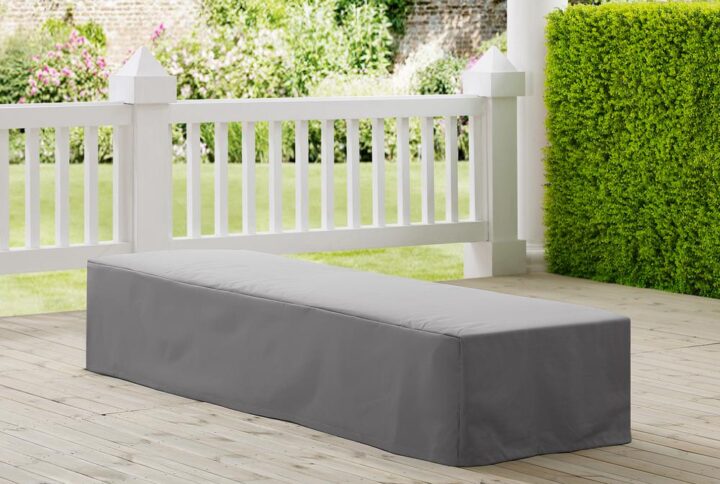 Give your outdoor chaise shelter with this custom-fitted protective outdoor cover. Sewn from heavy gauge
