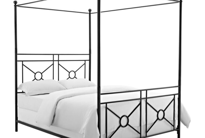 Expect sweet dreams in the Montgomery canopy bed.  Forged from thick iron bars in the traditional “captured circle” design