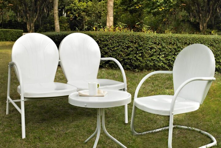 Relax and unwind on the nostalgically inspired Griffith 3pc Conversation Set. Designed to withstand the hottest summer days