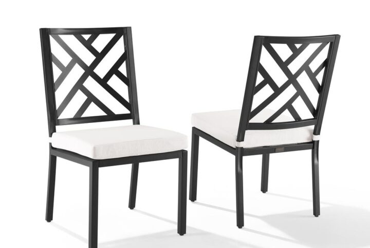 Kick outdoor dining up a notch with the Locke 2pc Dining Chair Set. Featuring a classic Chippendale back and removable seat cushion