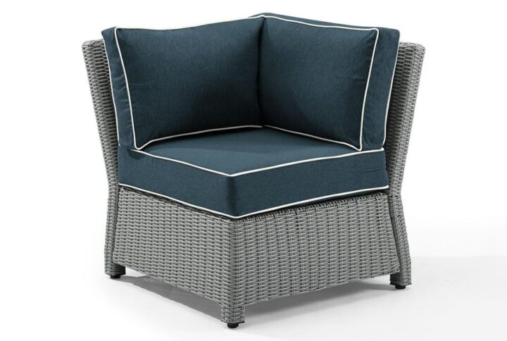 Outdoor lounging has never been more versatile than with the Bradenton Corner Chair. The sturdy steel frame is wrapped in beautiful all-weather wicker and topped with moisture-resistant cushions