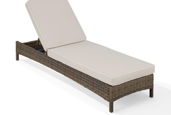 Outdoor relaxation has never looked better than with the Bradenton Chaise Lounge. With a sturdy steel frame wrapped in a beautiful all-weather wicker