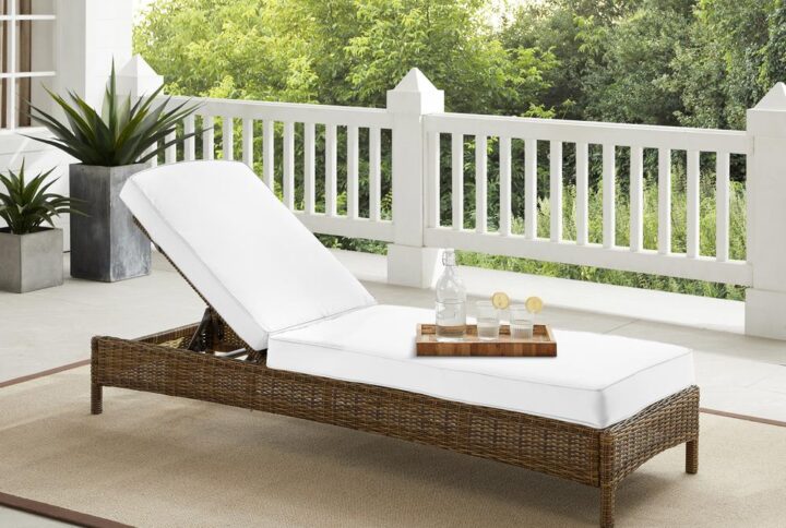 Outdoor relaxation has never looked better than with the Bradenton Chaise Lounge. With a sturdy steel frame wrapped in beautiful all-weather wicker