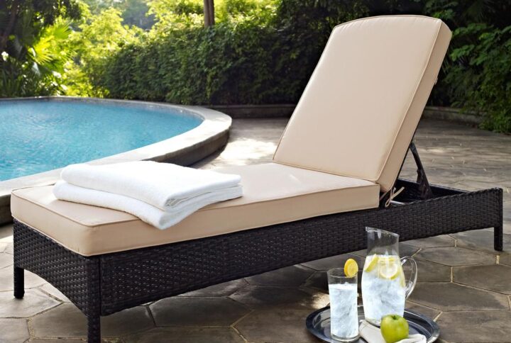 Enjoy the great outdoors while lounging on the Palm Harbor Chaise Lounge. The six-position adjustable back allows you to sit up and enjoy a book or lie back and soak up some sun. Covered in all-weather resin wicker