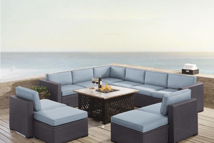 Entertaining outdoors is effortless with the Biscayne 7pc Sectional Set.  The sofa