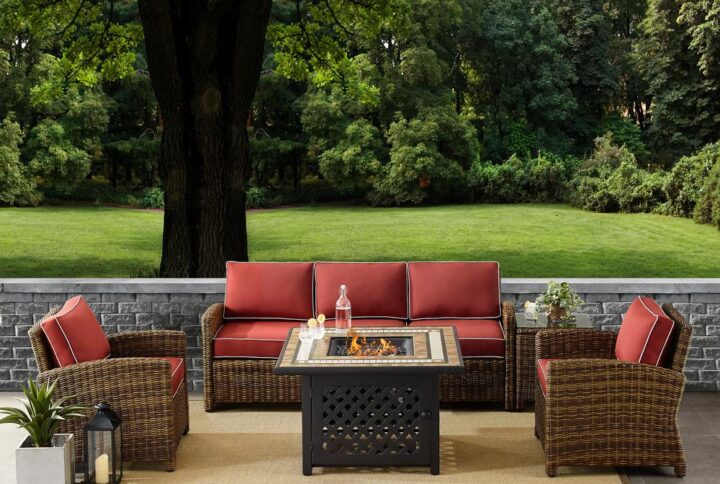 Spend warm summer days and cool autumn nights with the Bradenton 5Pc sofa set. The sofa