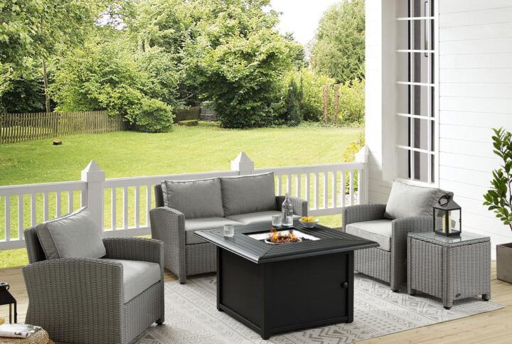 Spend warm summer days and cool summer nights with the Bradenton 5Pc Sofa Set. The sofa