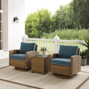 easy motion. With gently arched arms and moisture-resistant cushions