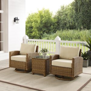 easy motion. With gently arched arms and moisture-resistant cushions