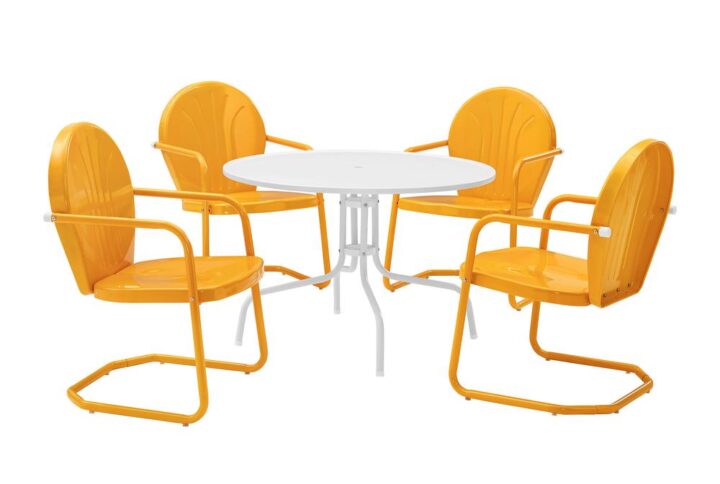 Add retro simplicity and function to outdoor dining with the Griffith 5pc Dining Set. Featuring a powder-coated finish over durable steel
