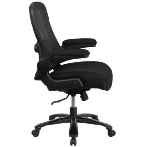 this swivel chair with wheels makes it easier for long limbs to sit comfortably without restricting mobility or efficiency. Our desk chair with lumbar support helps keep your back properly aligned