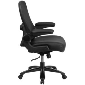 this swivel chair with wheels makes it easier for long limbs to sit comfortably without restricting mobility or efficiency. Our desk chair with lumbar support helps keep your back properly aligned