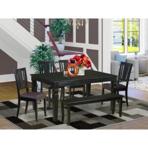 With a strong and easy-to-maintain rectangular table and chairs