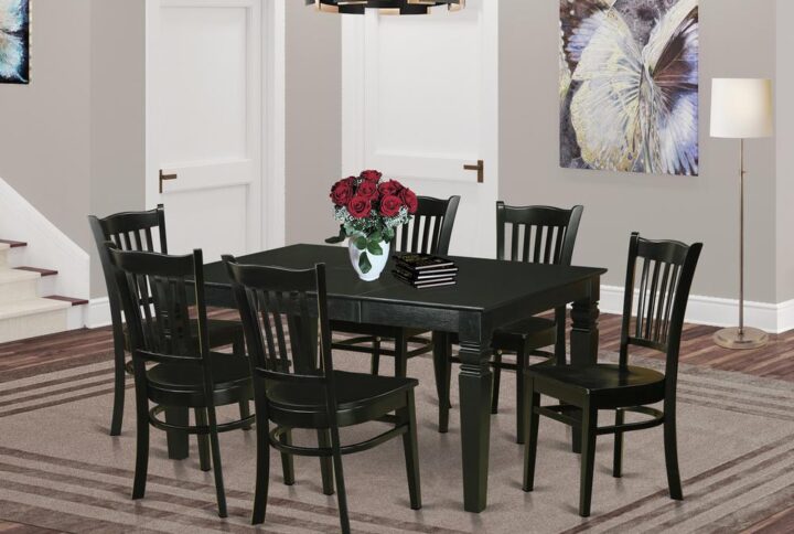 With a stable and easy-to-maintain rectangular table and chairs