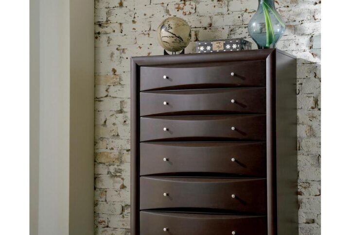 Update your master suite with the perfect blend of glamour and functionality. This six-drawer chest finishes off a bedroom set in style. With a deep cappuccino finish over maple veneers