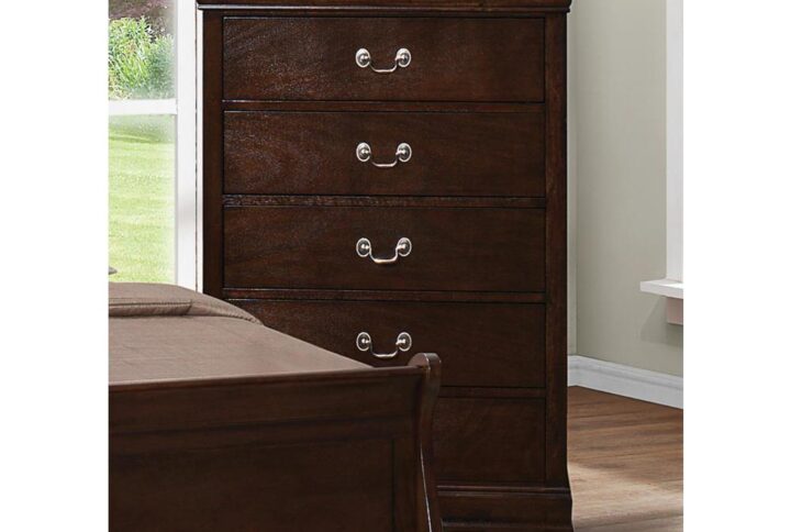 Add depth to a traditional decor scheme with this five-drawer chest. Simple and elongated