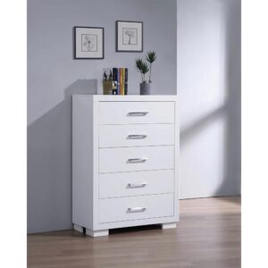 Pull together your bedroom decor with the stylish simplicity of this six-drawer chest. Bold and modern