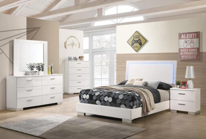 Complete a teenager's bedroom with this contemporary four-piece bedroom set