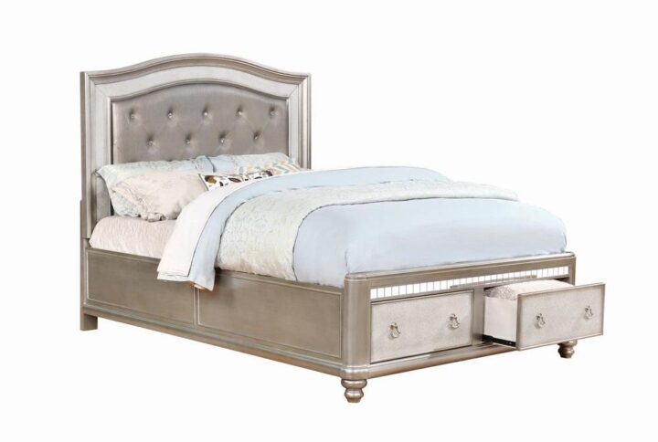 This fab bed delivers a giant dose of exceptional glam. Enjoy pampering in any room with a stylish showcase. With a metallic platinum finish