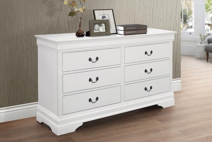 Organize and store your belongings out of sight with this gorgeous six-drawer chest. Felt-lined drawers offer ample storage space for clothing