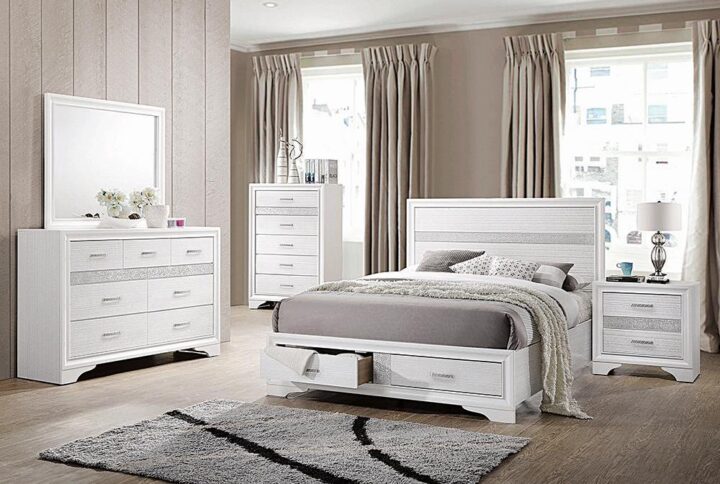 This alluring bed from the Miranda collection has both fashion and function. It features crisp lines and a headboard that's as simple as it is impressive. The footboard is built with two roomy drawers to hold extra sheets and blankets. The bed has an effortless timelessness and elegance. Add to the bedroom for a charming ambiance that's sure to please.