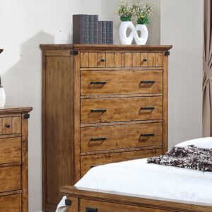 This classic wooden chest makes any bedroom look more inviting. With a lovely