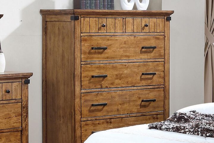 This classic wooden chest makes any bedroom look more inviting. With a lovely