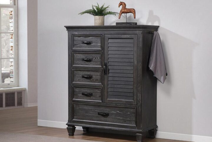 Make this door chest the center of attention in your sleeping space. Finished in weathered sage and made from New Zealand pine