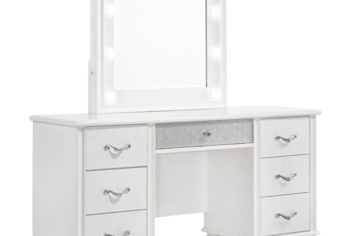 Traditional elements merge with luxe accents to create this glam vanity and mirror set. Perfectly suitable for endless color palettes