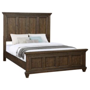 ideal for bedrooms in need of a versatile and beautiful aesthetic. Choose this wood bed as a central focus in a master or guest suite