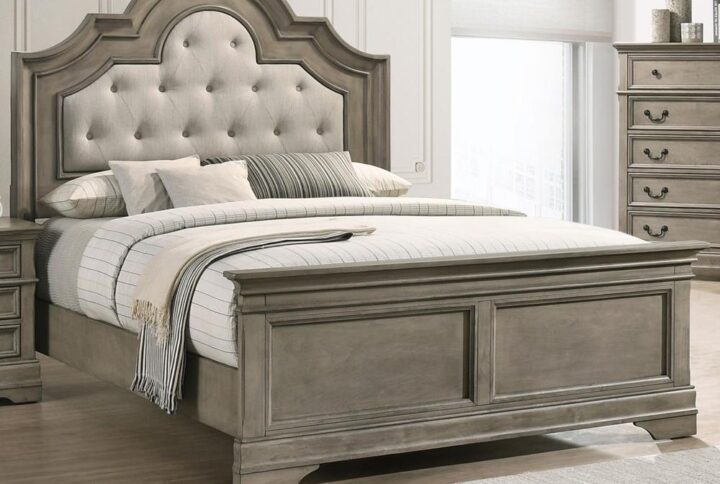 Handsome attributes elevate the elegance of this traditional bed